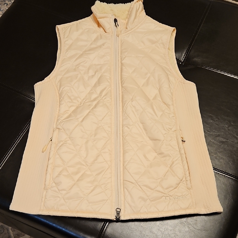 LL Bean Women's Beige Quilted Vest, Sherpa lined.